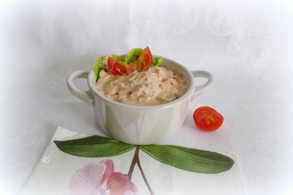 Tomaten-Ziegenkäse- Aufstrich Rezept - ichkoche.de Tomaten-Ziegenkäse- Aufstrich Rezept - ichkoche.de