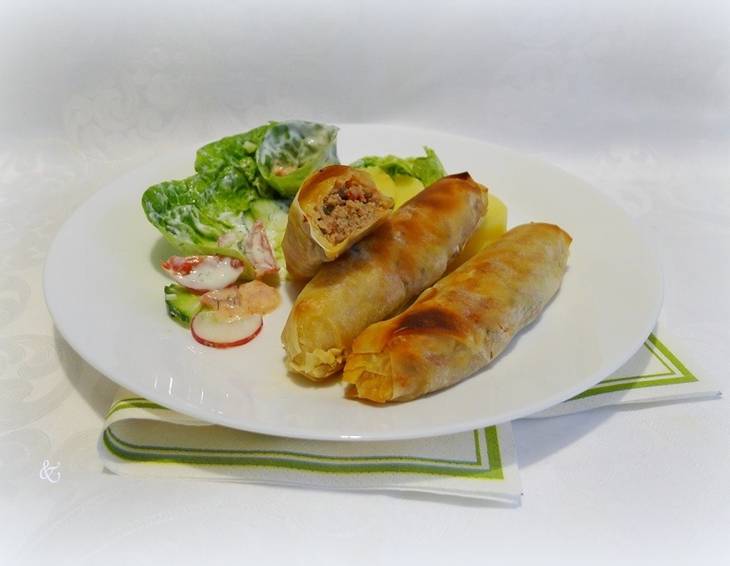 Fleischröllchen mit scharfer Sauce Fleischröllchen mit scharfer Sauce