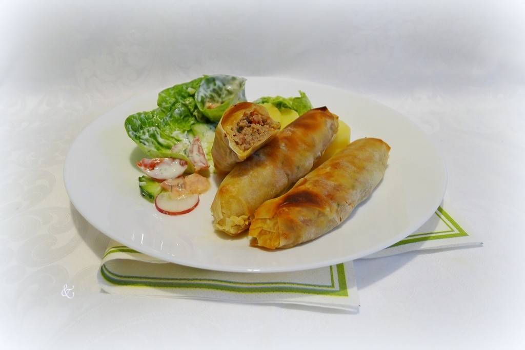 Fleischröllchen mit scharfer Sauce Rezept - ichkoche.ch Fleischröllchen mit scharfer Sauce Rezept - ichkoche.ch