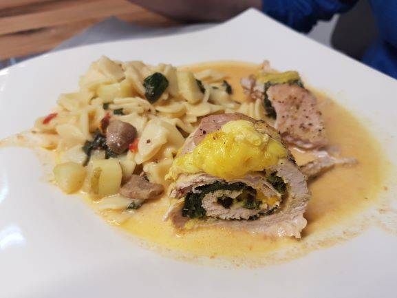 Putenröllchen mit Blattspinat Rezept - ichkoche.de Putenröllchen mit Blattspinat Rezept - ichkoche.de