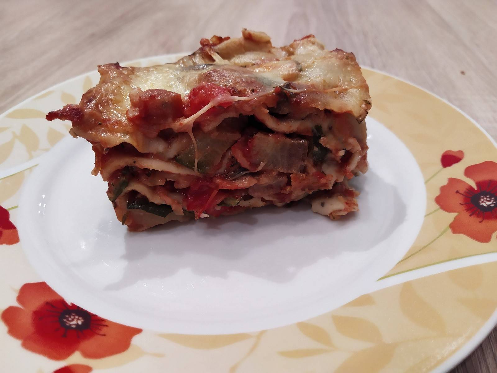 Kräuternudel-Gemüselasagne mit Hirtenkäse