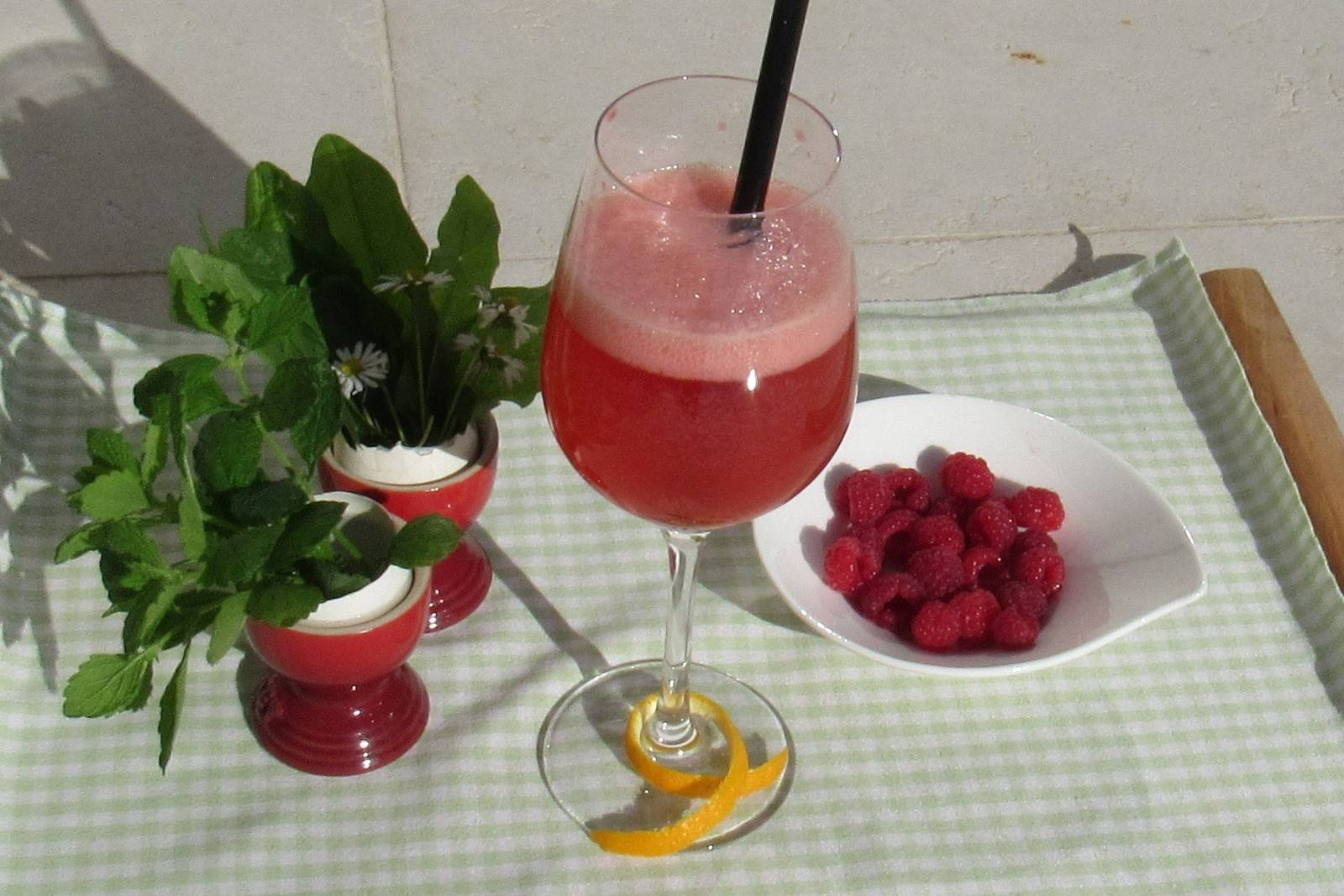 Prosecco mit Himbeermus