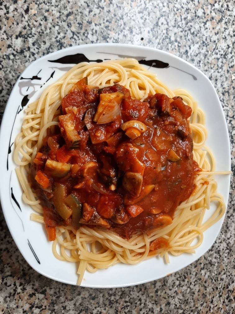 Spaghetti mit Gemüse Sugo