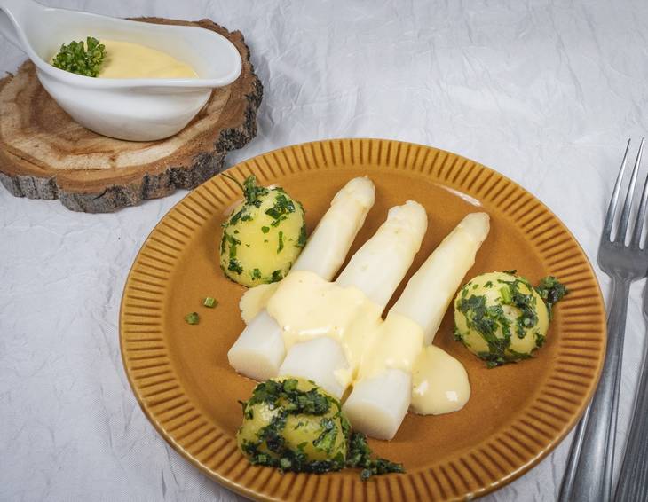 Weißer Spargel mit Sauce Hollandaise