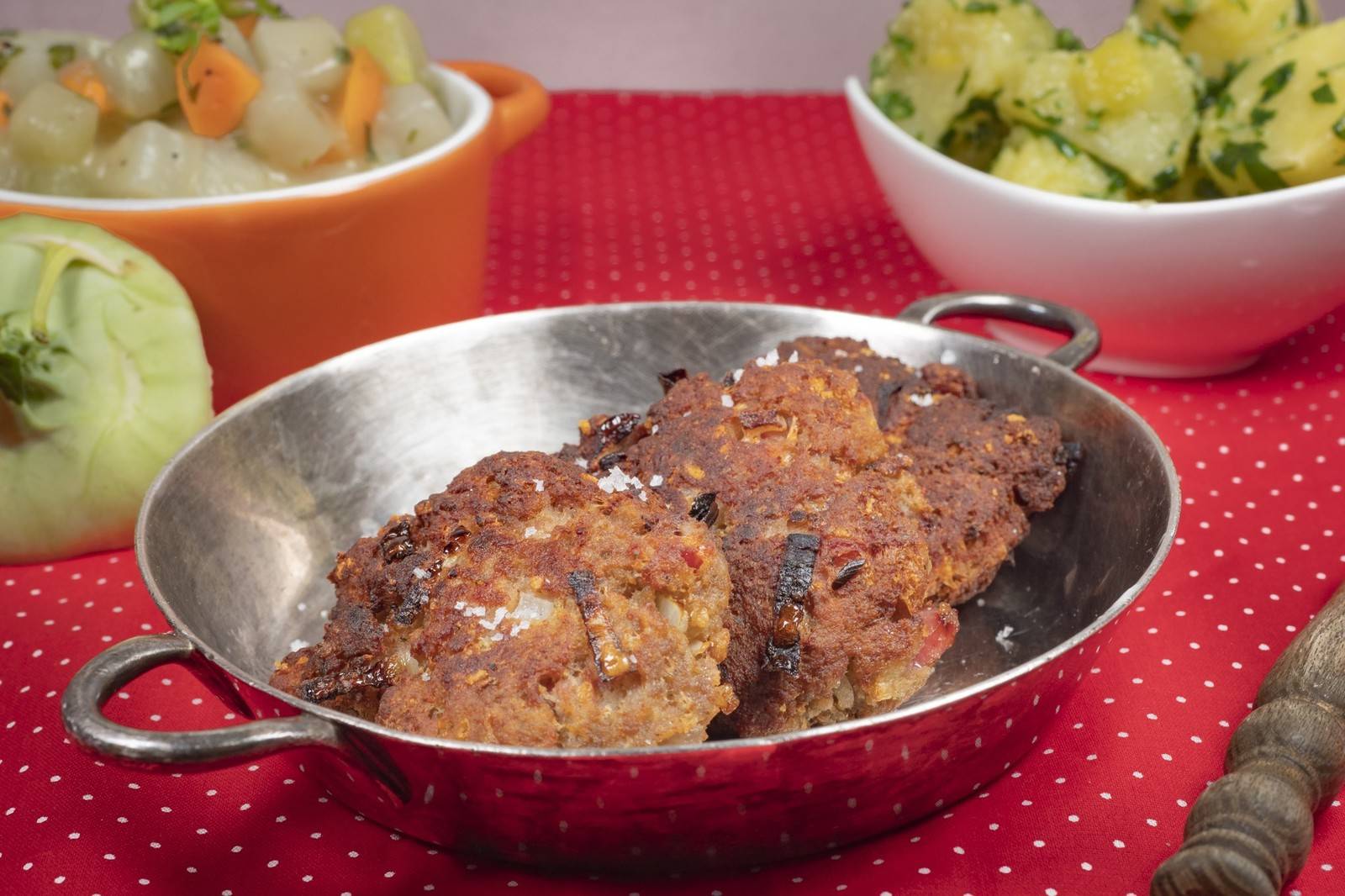 Fleischlaibchen mit Kohlrabigemüse Rezept - ichkoche.de