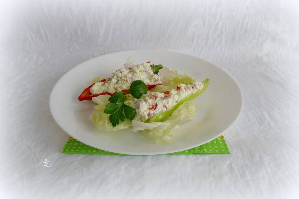 Pikant gefüllter Paprika Rezept - ichkoche.ch Pikant gefüllter Paprika Rezept - ichkoche.ch