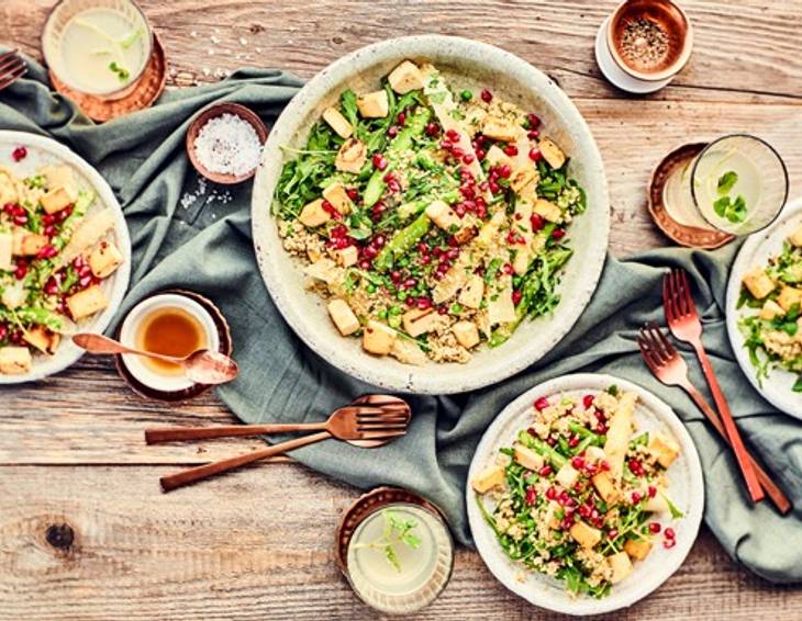 Quinoa Spargel-Salat mit mariniertem Tofu Quinoa Spargel-Salat mit mariniertem Tofu