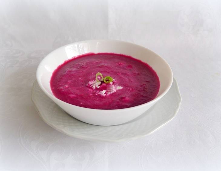 Rote Rübensuppe mit Kren Rote Rübensuppe mit Kren