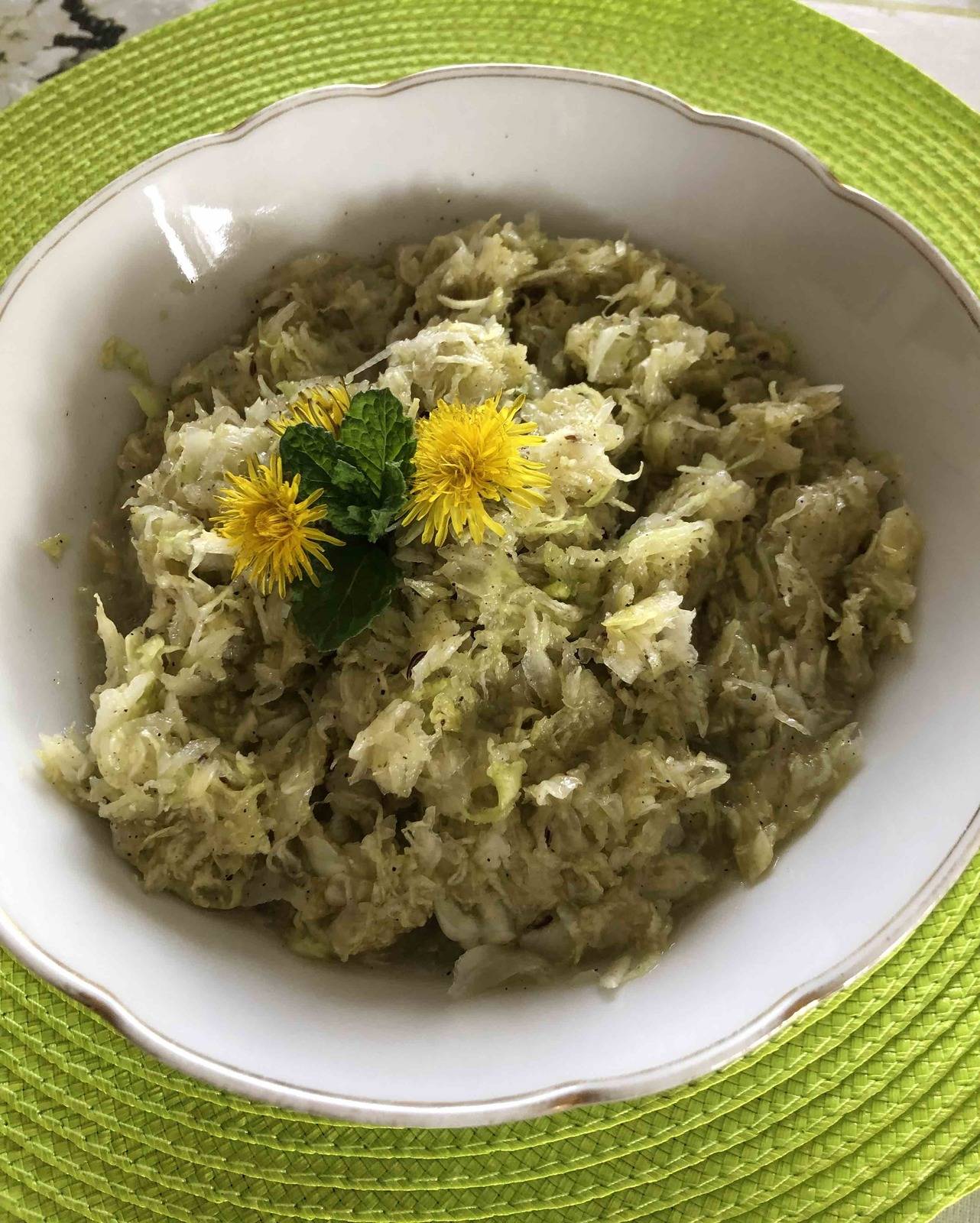 Krautsalat mit Frühkraut