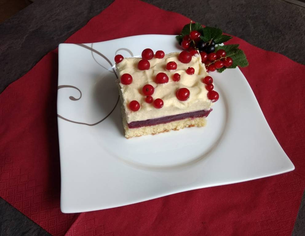 Schoko-Eierlikör-Ribiselschnitten Schoko-Eierlikör-Ribiselschnitten