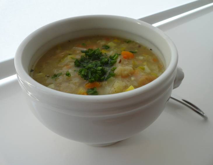 Brotsuppe mit Frühlingsgemüse