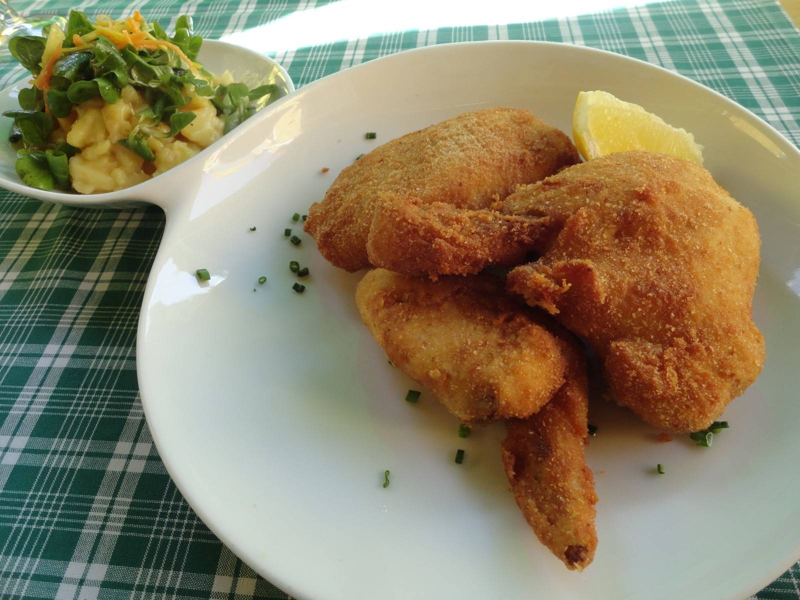 Backhendl mit Kartoffelsalat Rezept - ichkoche.de Backhendl mit Kartoffelsalat Rezept - ichkoche.de