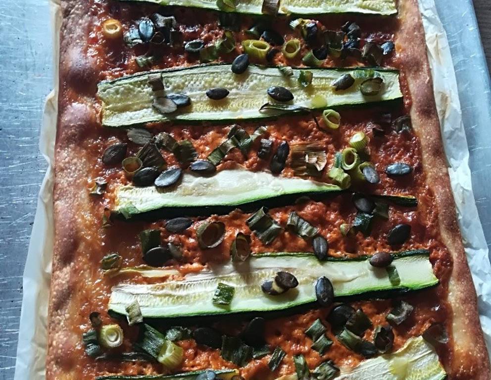 Flammkuchen mit Zucchini Flammkuchen mit Zucchini