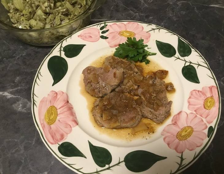 Schweinsmedaillons mit Zwiebelsauce Schweinsmedaillons mit Zwiebelsauce