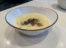 Kartoffelcremesuppe mit gerösteten Steinpilzen Kartoffelcremesuppe mit gerösteten Steinpilzen