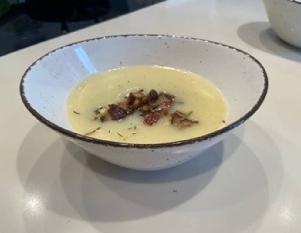 Kartoffelcremesuppe mit gerösteten Steinpilzen Kartoffelcremesuppe mit gerösteten Steinpilzen