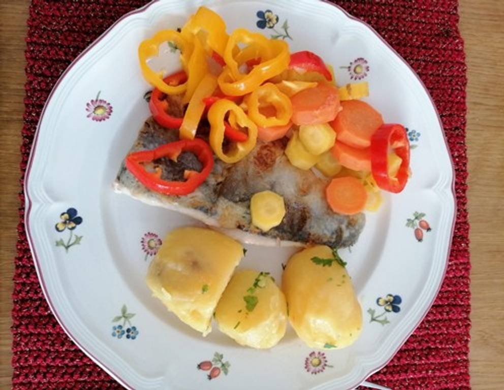 Forellenfilet mit Gemüse Forellenfilet mit Gemüse