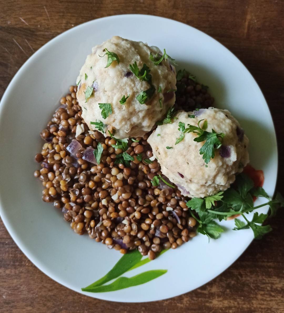 Vegane Semmelknödel mit Linsen