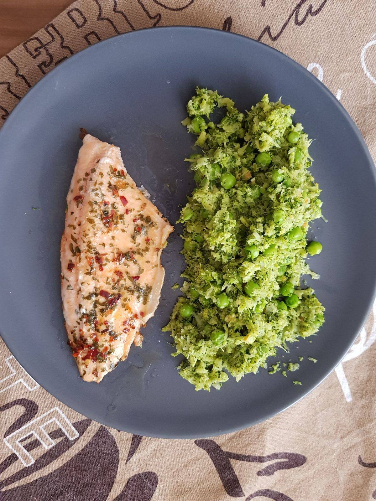 Goldsaibling mit Kartoffel-Selleriepüree und Spinat Rezept - ichkoche.de