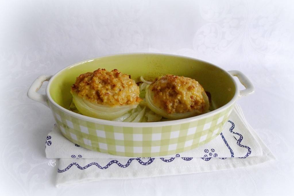 Gefüllte Zwiebeln Rezept - ichkoche.de Gefüllte Zwiebeln Rezept - ichkoche.de