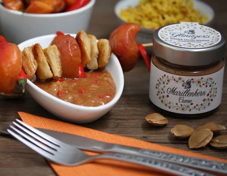 Fruchtige Spieße mit Marillen- und Marillenkerncreme-Chilli-Chutney Fruchtige Spieße mit Marillen- und Marillenkerncreme-Chilli-Chutney