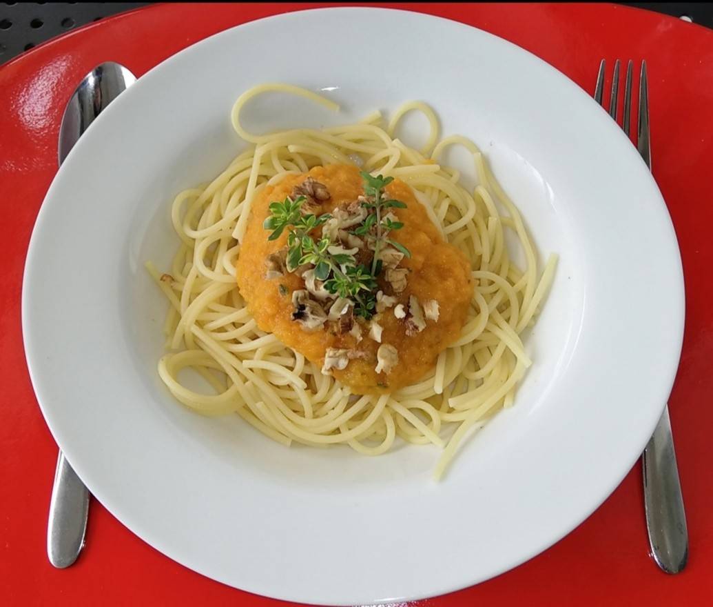 Spaghetti mit Karottensauce