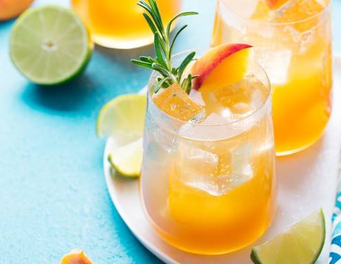 Pfirsichkompott-Drink mit Rosmarin Rezept - ichkoche