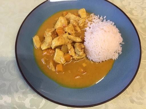 Hühnergeschnetzeltes mit Mango in Currysauce Rezept - ichkoche.de Hühnergeschnetzeltes mit Mango in Currysauce Rezept - ichkoche.de