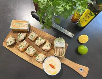 Crostini mit Nuri Makrelen Creme Crostini mit Nuri Makrelen Creme