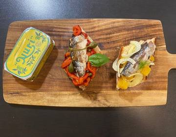 Zweierlei Bruschetta mit Nuri Sardinen Zweierlei Bruschetta mit Nuri Sardinen