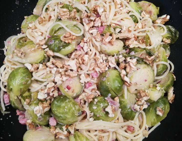 Pasta mit Rosenkohl und Nüssen Pasta mit Rosenkohl und Nüssen