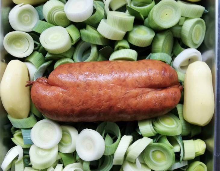Saucisson mit Lauch und Kartoffeln im Steamer Saucisson mit Lauch und Kartoffeln im Steamer