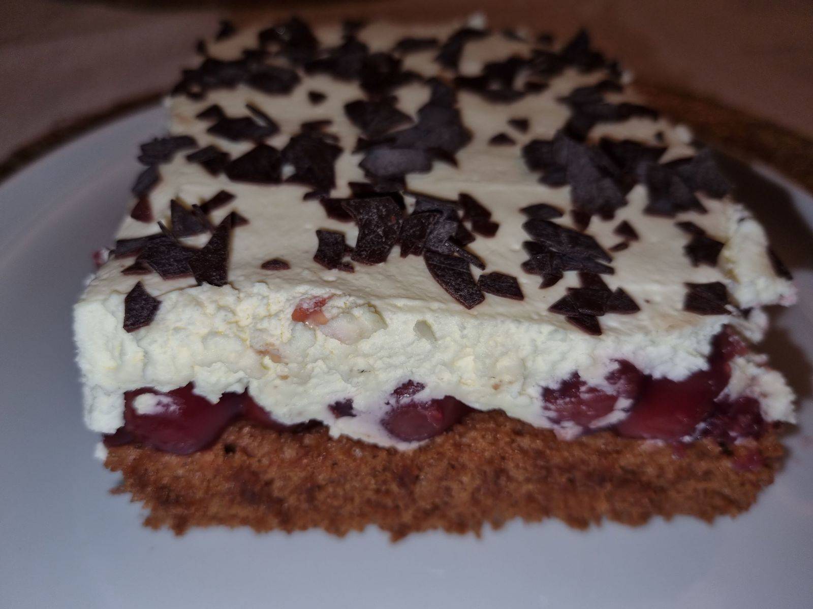 Schwarzwälder-Kirsch-Schnitten Rezept - ichkoche.at Schwarzwälder-Kirsch-Schnitten Rezept - ichkoche.at