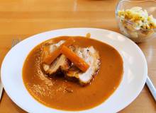 Schweinsbraten mit dunkler Sauce Schweinsbraten mit dunkler Sauce