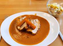 Schweinsbraten mit dunkler Sauce