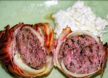 Fleischlaberl im Zwiebel-Speck Mantel Fleischlaberl im Zwiebel-Speck Mantel
