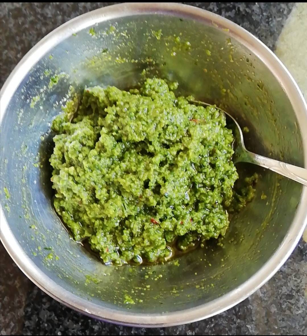 Fruchtiges Bärlauchpesto Rezept - ichkoche.ch Fruchtiges Bärlauchpesto Rezept - ichkoche.ch