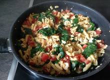Eierspätzle mit Tomaten und Spinat Eierspätzle mit Tomaten und Spinat