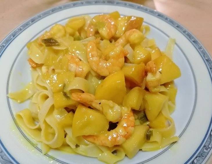 Spaghetti mit Shrimps in Currysahne