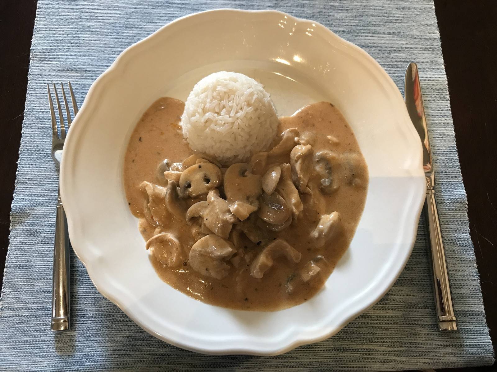 Hühner-Champignon-Rahmgeschnetzeltes Rezept - ichkoche.at Hühner-Champignon-Rahmgeschnetzeltes Rezept - ichkoche.at