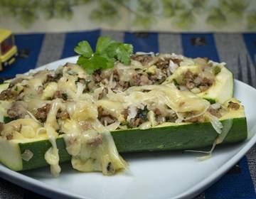 Gefüllte Zucchini Gefüllte Zucchini