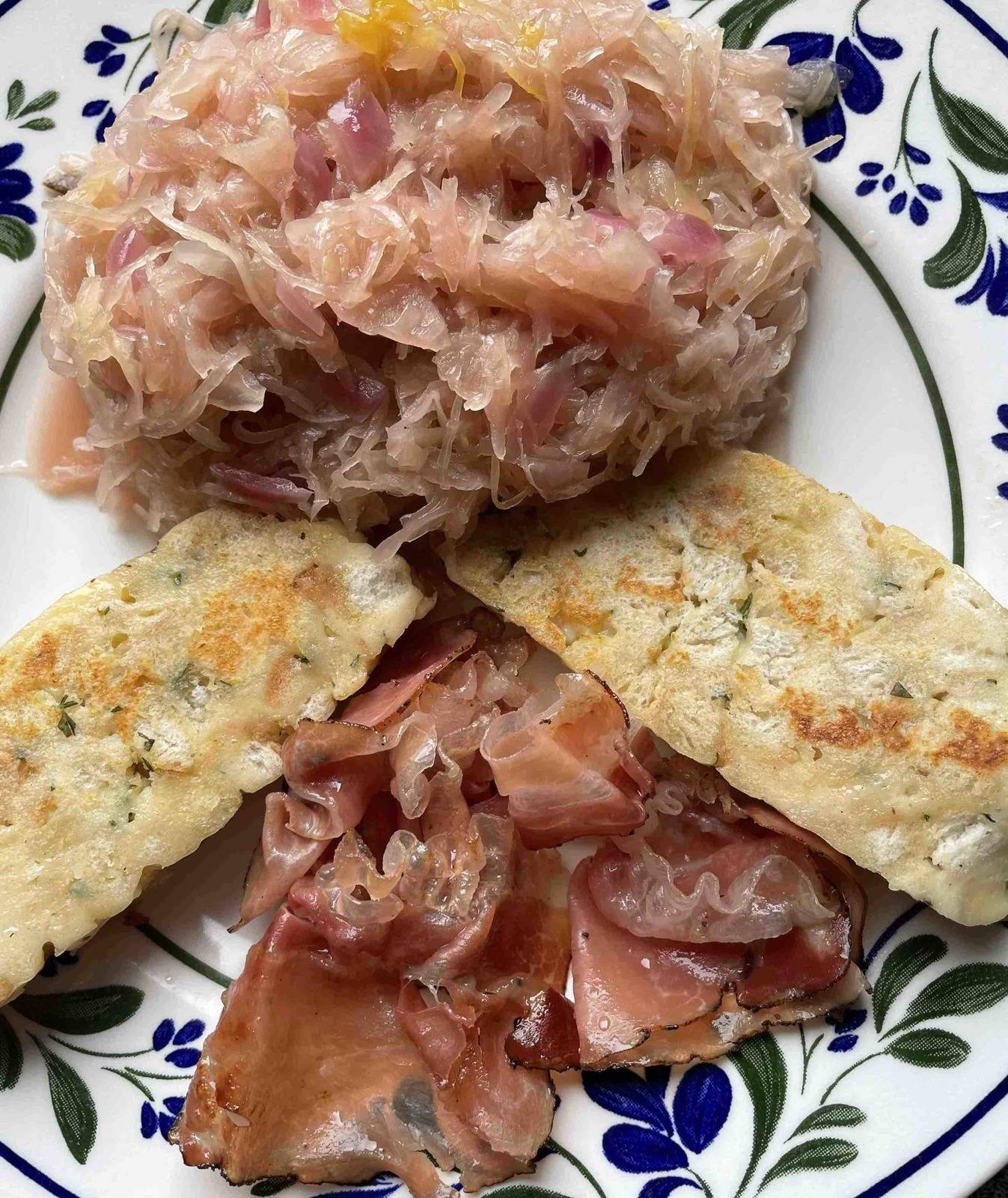 Sauerkraut mit Serviettenknödel