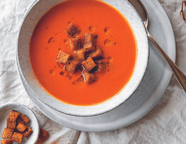 Marillen-Paradeiser-Suppe aus dem Garten Marillen-Paradeiser-Suppe aus dem Garten