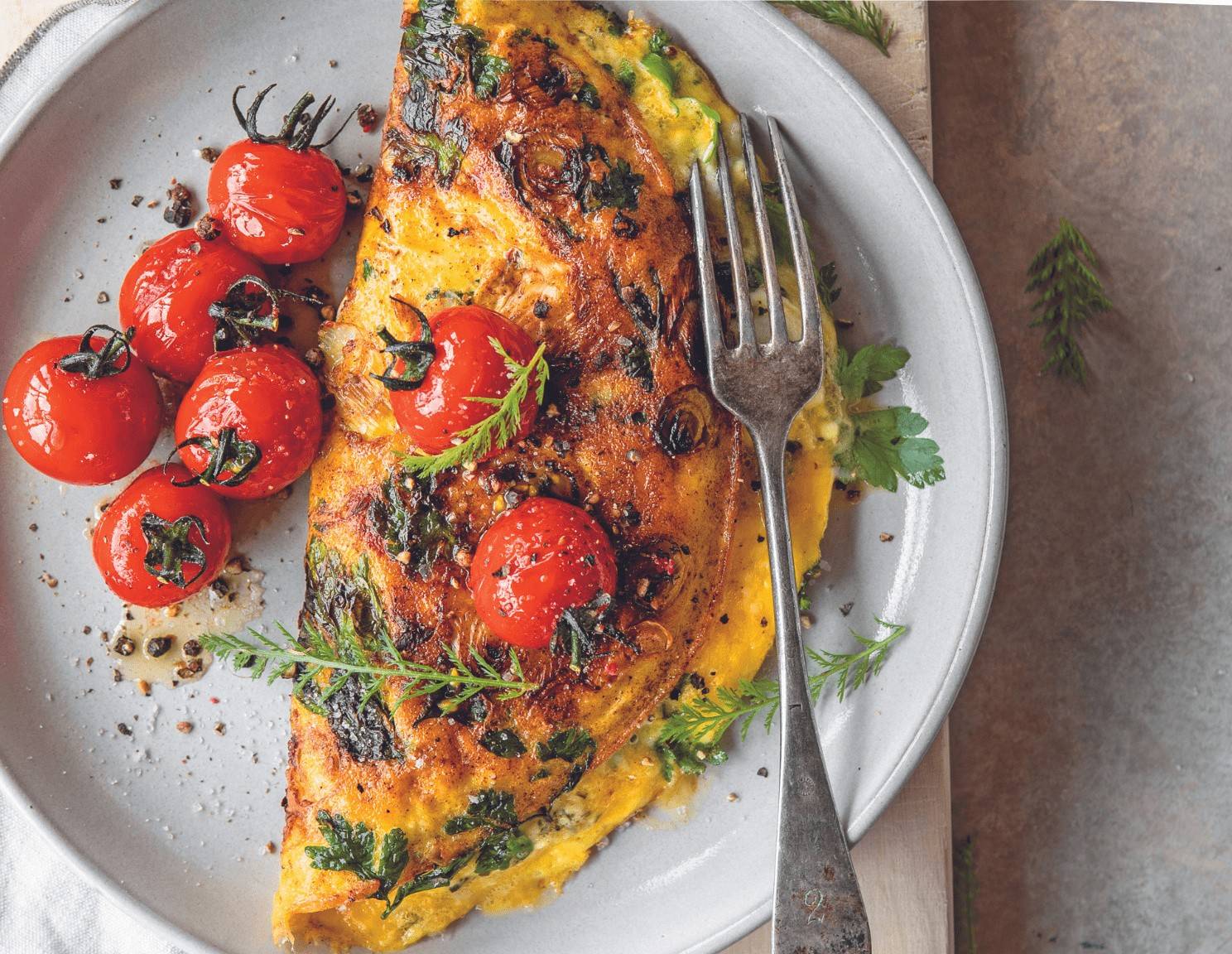 Kräuteromelette mit Paradeisern Rezept - ichkoche.at Kräuteromelette mit Paradeisern Rezept - ichkoche.at