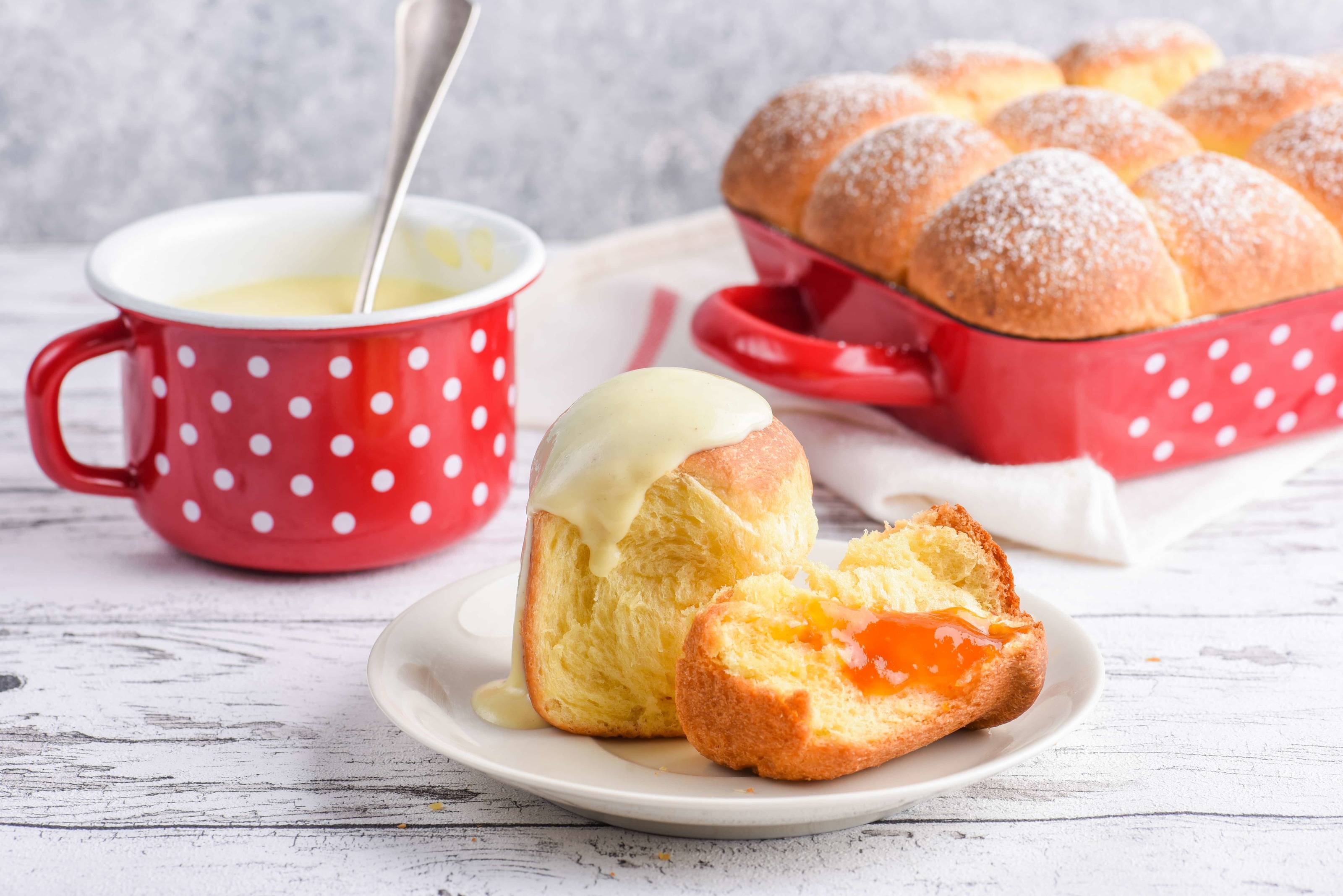 Buchteln in Vanillesauce