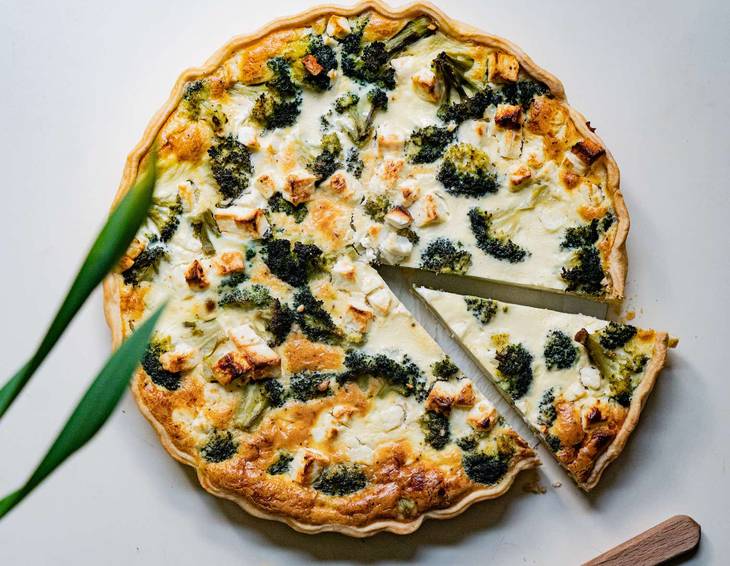 Vegetarische Quiche mit Brokkoli