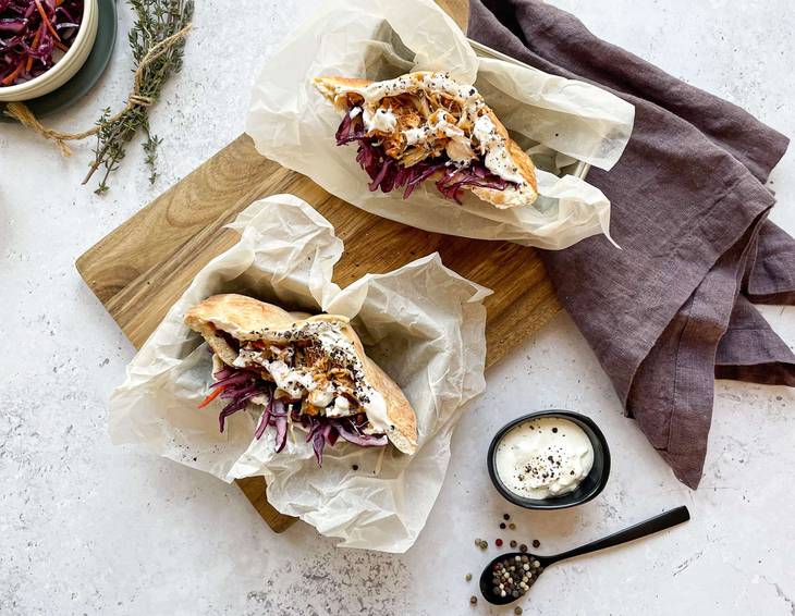 Pulled-Chicken Sandwich mit Coleslaw Pulled-Chicken Sandwich mit Coleslaw