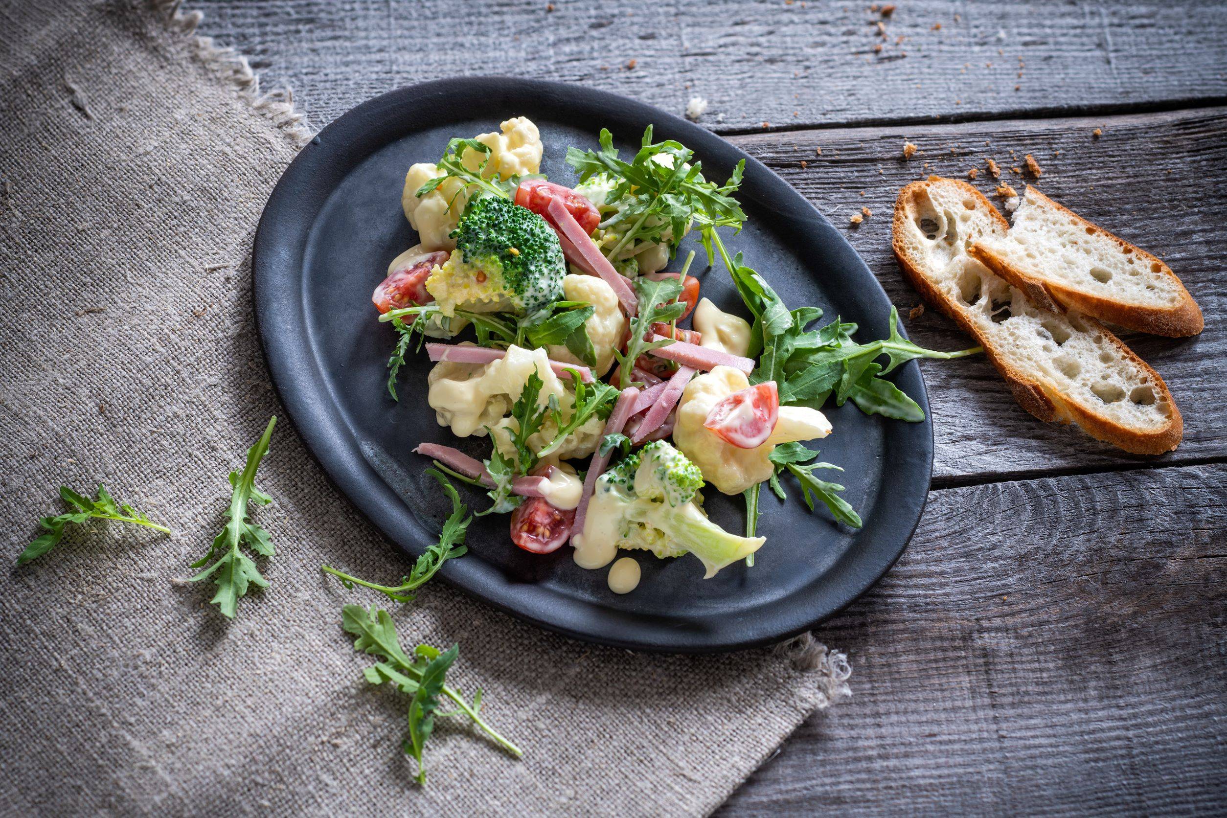 Brokkoli-Karfiol-Salat mit THOMY Les Sauces Hollandaise