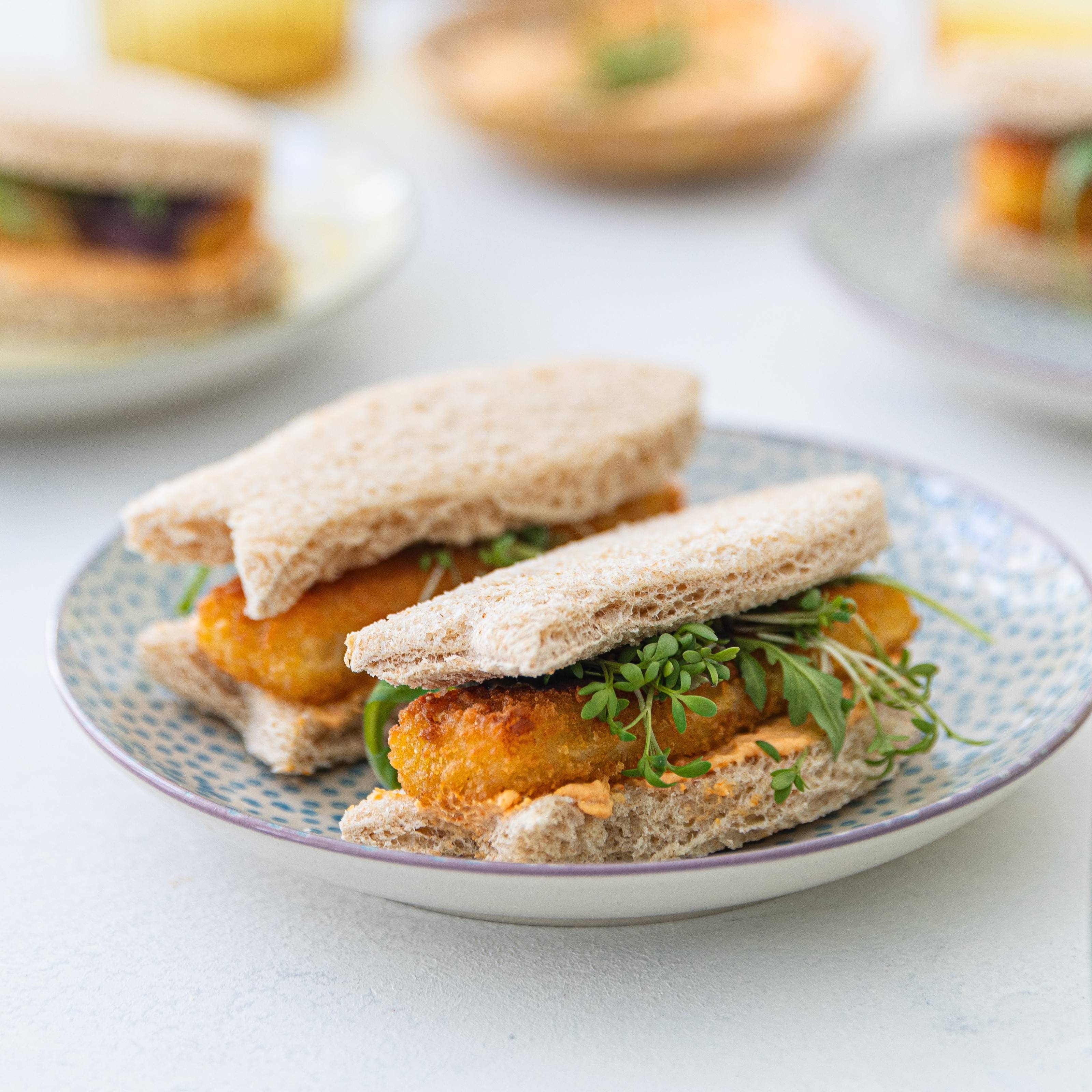 Fischstäbchen-Brötchen mit Frischkäse Rezept - ichkoche.at Fischstäbchen-Brötchen mit Frischkäse Rezept - ichkoche.at