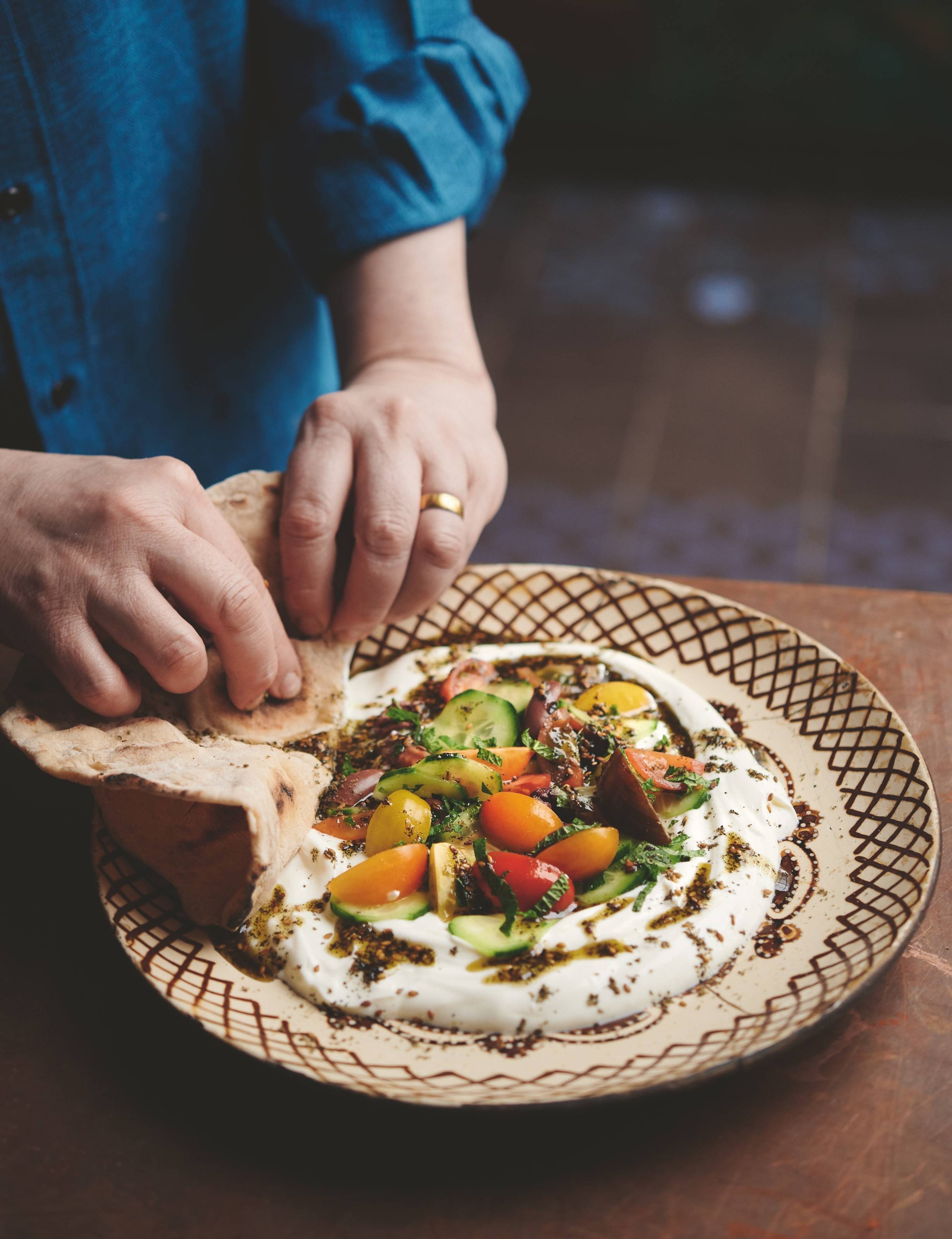 Labneh, Tomate, Gurke und Za’atar